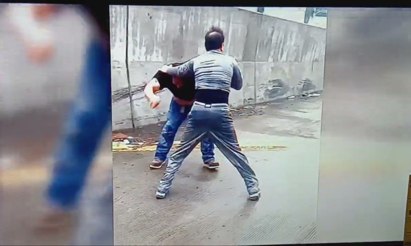 Two police officers rush to break up a street fight between two taxi drivers. #fight #fighting #wow