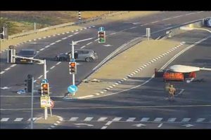 Ambush at intersection near Sderot during Hamas attack in Israel | Traffic cam video