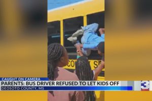 MS bus driver on leave after trapping children on school bus