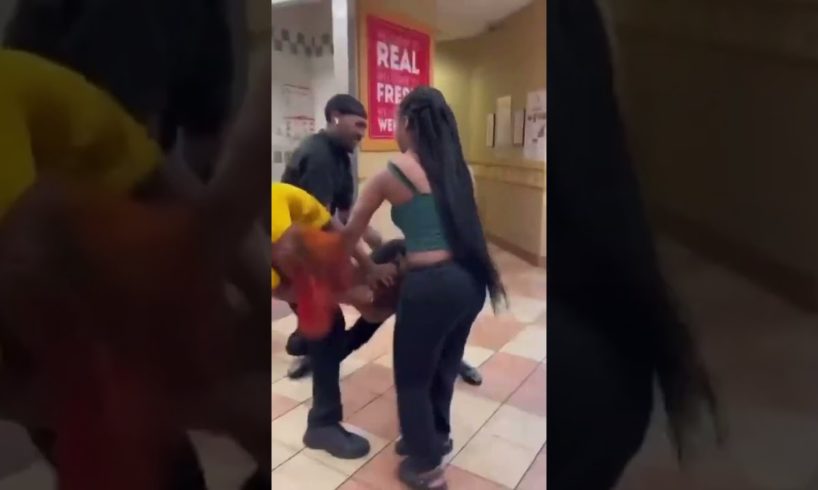 #hood #fight #ratchet She should’ve let her hair go 🤦🏾‍♂️🤦🏾‍♂️ Watch till the end 😂😂
