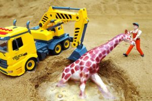 Excavator Construction Rescues Animal GIRAFFE, Dump Truck, Crane | Buzzy Toys Story