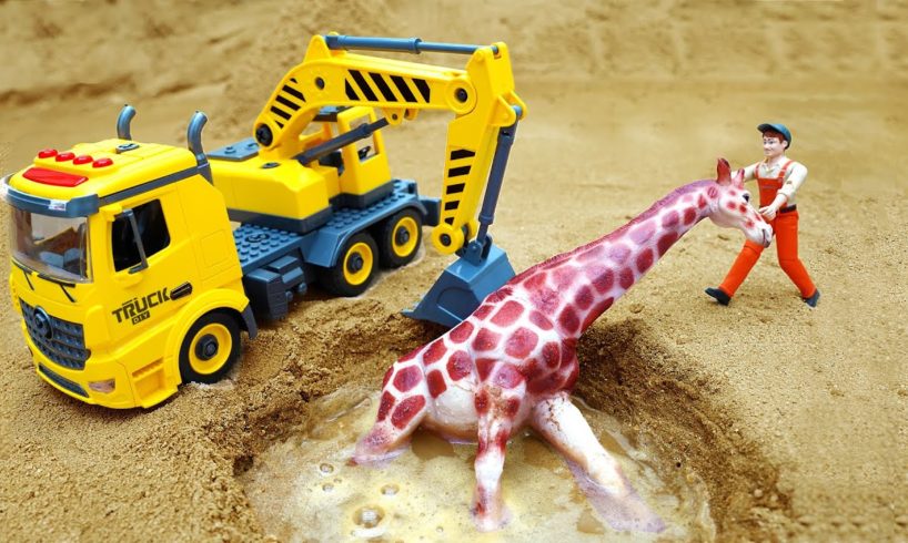 Excavator Construction Rescues Animal GIRAFFE, Dump Truck, Crane | Buzzy Toys Story