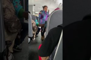 Girl tries to start fight on school bus
