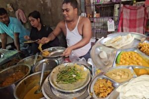 Ruti Khele Bhuri Barbe - Buro Jawan Hobe | 25 Takai Thali | 2 Roti | Tarka | Alur Dum | Street Food