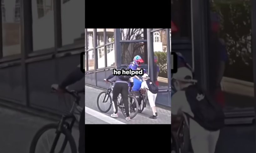 This cyclist is willing to stop and help a disabled man on the side of the road-Wholesome Moment