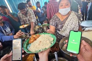Famous Sai Kumari Aunty Selling Non Veg Meals | Unlimited Best Road Side Hyderabadi Street Food