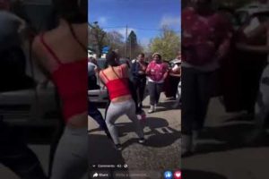 Girl fight.. got dragged 👊👊‼️ instagram ,,