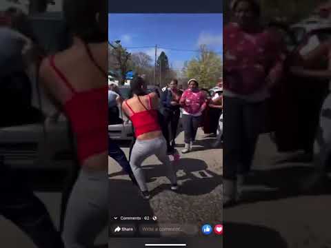 Girl fight.. got dragged 👊👊‼️ instagram ,,