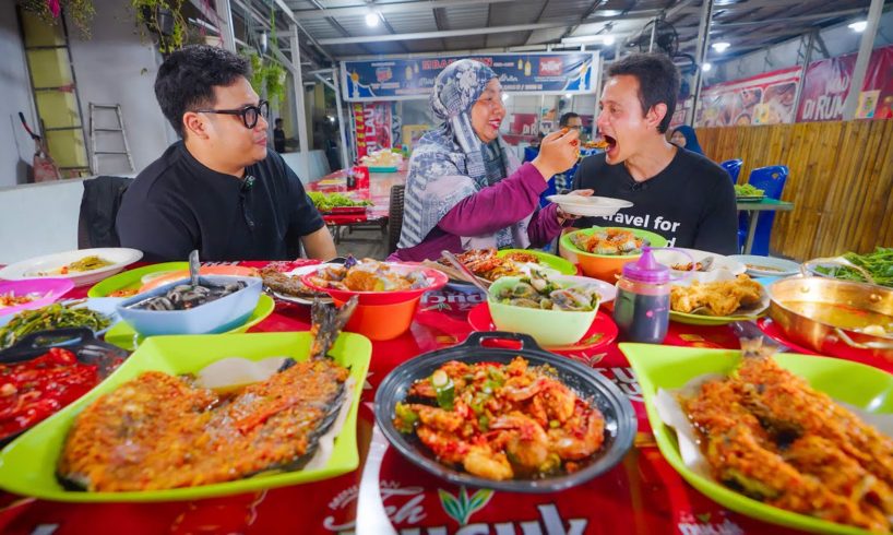 Indonesia Seafood Paradise!! ๐ฆ 23 DISHES IN ONE DAY - Best Food in Makassar!