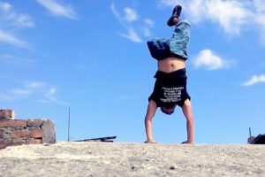 Lino Lomeli's inspiring parkour & freerunning (People are Awesome)