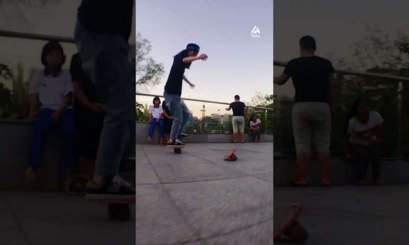 Guy Shows Amazing Trick On Free Skates