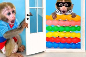 Monkey Baby Bon Bon plays with the rainbow balloon with puppy and take the duckling to the toilet