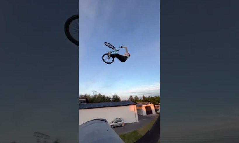 Cycling stunts #extreme #sports #shorts #stunt #gaming