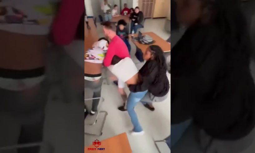 Gay guy fights with 2 girls in school classroom 🤪🔥