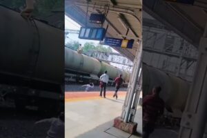 😱 Live man death High Voltage Current || #shorts #train_accident #virelvideo #reels