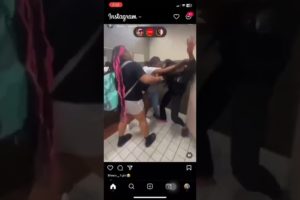 #Schoolfights Girl gets dunked into a toilet