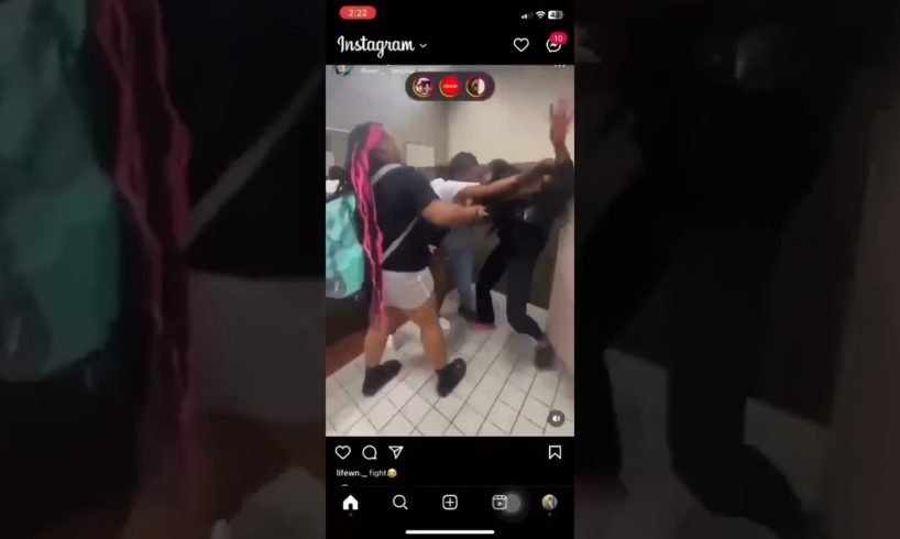 #Schoolfights Girl gets dunked into a toilet