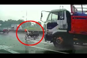 Crazy Near Miss Moments |  Insane Dash Cam, Trucks & Cars Crashing Compilation 2024