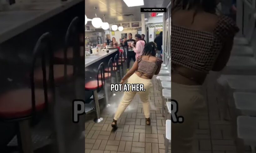 Waffle House Worker Deflects Flying Chair Like It’s Nothing During Late Night Brawl #Shorts