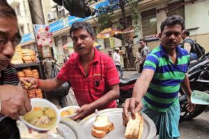 Bachu Vai Ka Anda Chicken Stew Bread | Kolkata Chandini Chowk Street Food