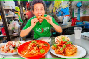 Best Street Food in Bangkok!! 🦐 SHRIMP TOM YUM at Chatuchak Weekend Market, Bangkok!