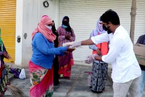Donating Bread Packets & Sanitizers To Road Cleaners | Nawabs kitchen