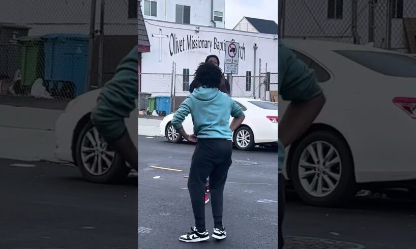 #HOOD FIGHT #NO GUNS #GROWN MEN#FIGHT#STREET FIGHT💯👊🏿🤝🤞🏿