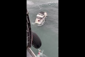 Massive wave wipes out boat during Coast Guard rescue