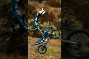 Abonnes toi ๐ โค๏ธ #fmx #motocross #monster #freestyle #motorcycle #motorbike #ridersrepublic #shorts
