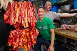Extreme BBQ in Hong Kong!! Juiciest Char Siu + Michelin Star ⭐️ Roast Goose!
