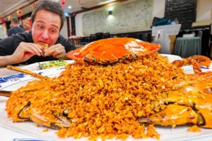 Garlic Crab Mountain!! 🦀 INSANE SEAFOOD in Hong Kong!! (Typhoon Shelter Crab)