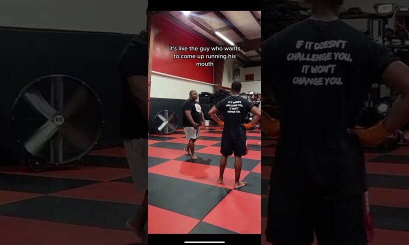 Take notes on former boxer Julius Francis. Don’t waste motion! #lasvegascombatacademy #selfdefense