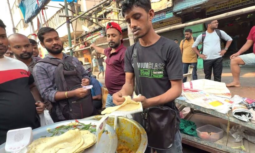 শিয়ালদহ স্টেশন এর পশে কোলে মার্কেট এ রাজু দার পরোটা , Kolkata Street Food