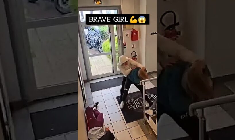 BRAVE GIRL 💪😱 #brave #girl #shorts #shortsfeed #youtubeshorts