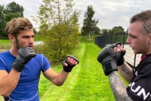 De Wolf VS Alien - MMA Hoodfight