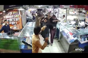 Extreme Fight in Saddar Mobile Market #karachi #pakistan