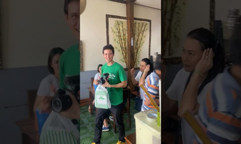 Famous food blogger Mark Wiens, here at the well known Eron’s Cansi House in Bacolod.
