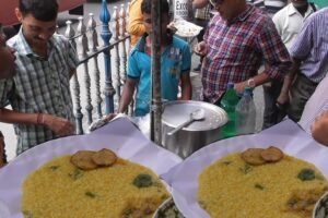 Just 22 Rs (0.31$) | Complete Your Healthy Lunch | World Record Cheapest Food in Kolkata Street