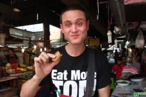 Sai Ua (ไส้อั่ว) - Thai Herb Sausage at Ton Payom Market (ตลาดต้นพยอม), Chiang Mai