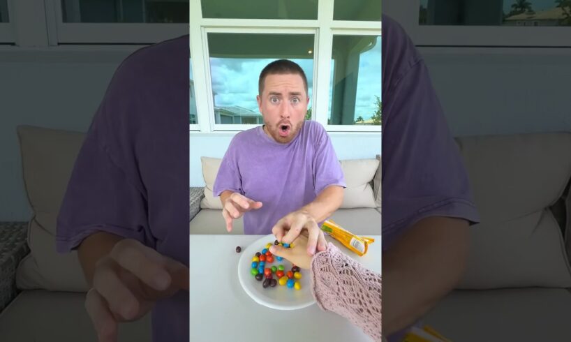 A disabled duckling helps his cat friend🐥#DuckRescue #CuteAnimal #Animal Rescue