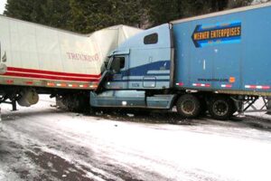 22 Dangerous TRUCK & CAR Driving Fails | Heavy Truck VS Glaciers, Idiots Truck Crossing Fails