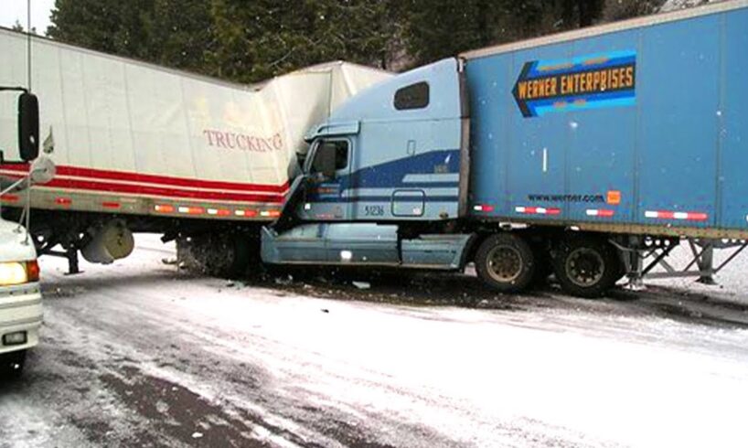 22 Dangerous TRUCK & CAR Driving Fails | Heavy Truck VS Glaciers, Idiots Truck Crossing Fails
