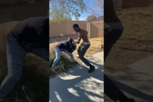 92 Hoover Member Bumps Heads With A Pj Watts Crip Member #hoover #hoodfights #Crips #bloods #La