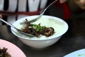 Nong Stamp (ร้านอาหาร น้องแสตมป์) - Street Food at Phlap Phla Chai Intersection