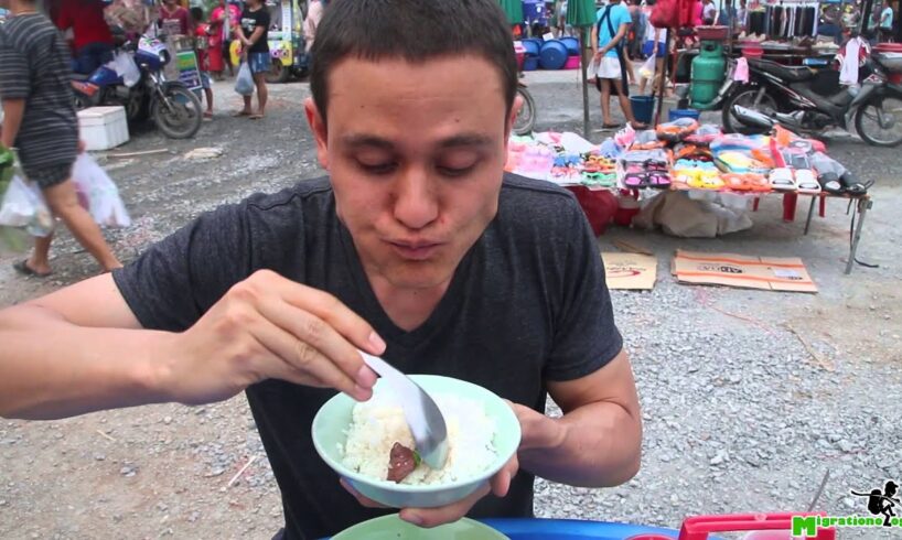 Thai Breakfast at Talad Wat Rai Khing (ตลาดวัดไร่ขิง)