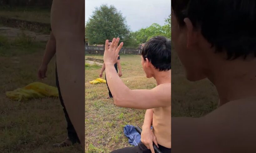 Use nunchaku fight with sword of Bad Guys