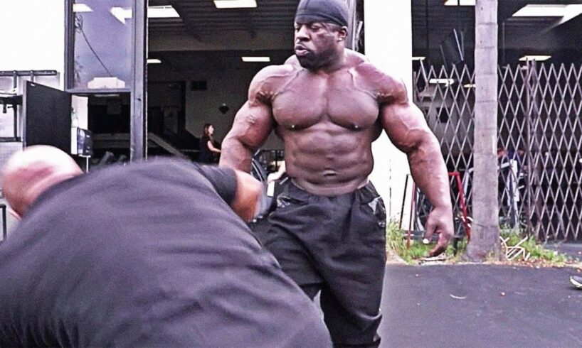 When Dumb Bodybuilders Try To Attack MMA Fighters!