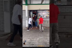 Clerk vs Customer Fight then chased with bat🙆