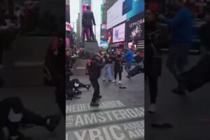 SMALLEST DUDE WITH THE BIGGEST HEART ALWAYS ENDED UP WINNING STREET FIGHT IN NYC WITH HIS TECHNIQUE🤌