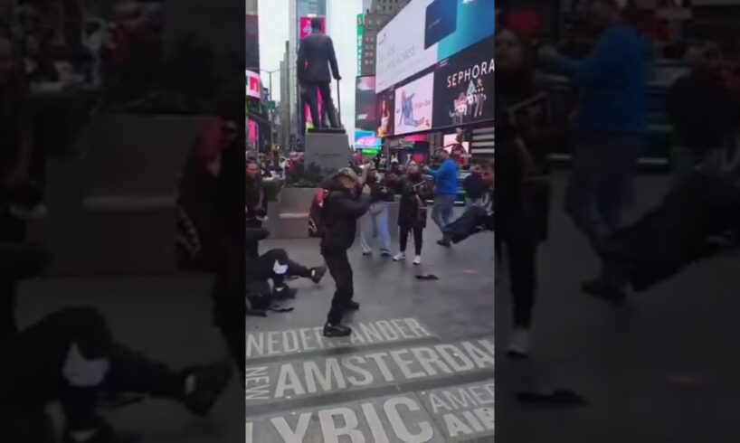 SMALLEST DUDE WITH THE BIGGEST HEART ALWAYS ENDED UP WINNING STREET FIGHT IN NYC WITH HIS TECHNIQUE🤌